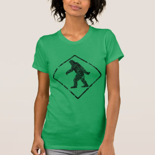 サスカッチによって行くSquatchinのグランジな人の交差の印 Tシャツ