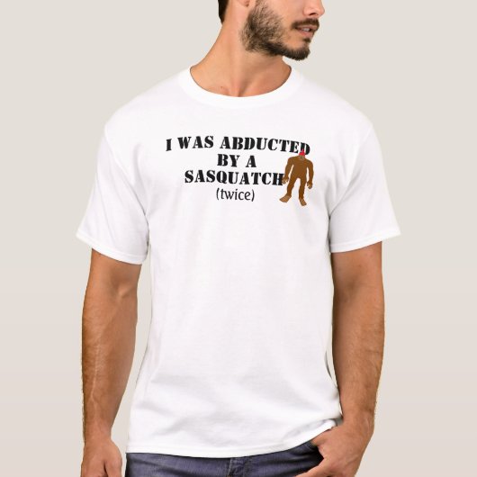 サスカッチによって誘拐される! Tシャツ (正面)
