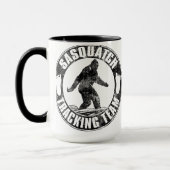 サスカッチの陸上競技チームのマグ マグカップ (左)