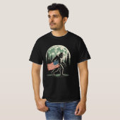 サスカッチアメリカ国旗7月4日向け Tシャツ (正面フル)