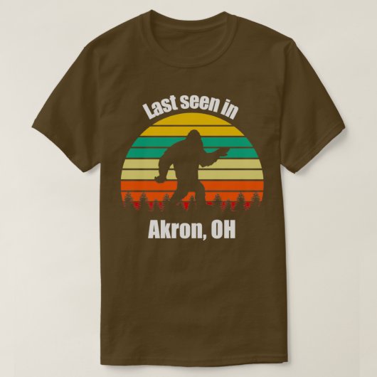 サスカッチセティ最後にYでAkronオハイオで目撃 Tシャツ (デザイン正面)