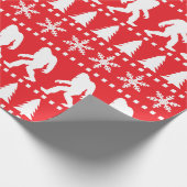 サスカッチパターン(の模様が)あるビッグフートクリスマスホリデー ラッピングペーパー (角)