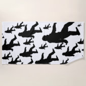 サスカッチビッグフートシルエットスクアチン ビーチタオル (正面)