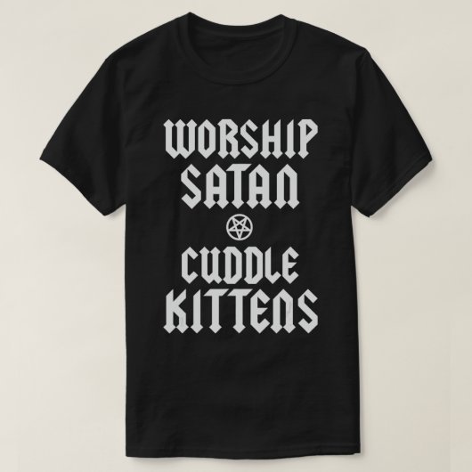 サタンカドルを崇拝する子猫おもしろい悪魔ペンタグラム Tシャツ (デザイン正面)