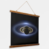 サターンはカッシーニ・オービターから太陽を食べた 吊り下げ型タペストリー (傾斜あり)