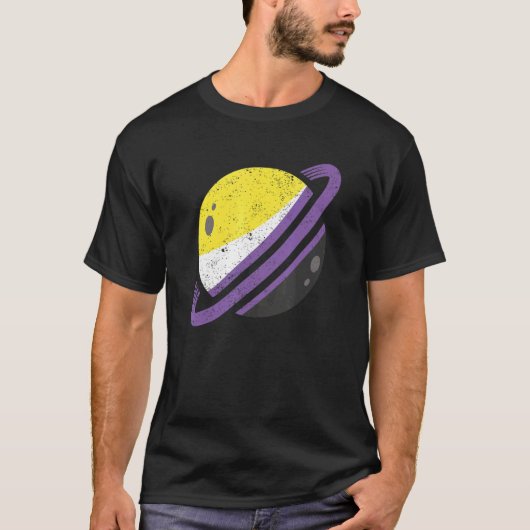 サターン ノンバイナリー フラグ LGBT 平等 アジェンダー 非バイナリー Tシャツ (正面)