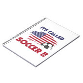 サッカーおもしろいではなくサッカーと呼ばれるアメリカ国旗 ノートブック (左側)