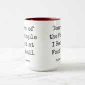 サッカーおもしろいでビートする人々の涙 マグカップ (中央)