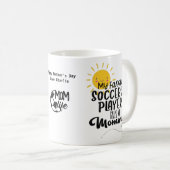 サッカーおもしろいママ母の日誕生日パーソナライズされた コーヒーマグカップ (正面右)