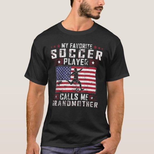 サッカーお気に入りの選手が私を祖母モトと呼ぶ Tシャツ (正面)