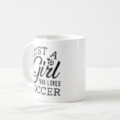 サッカーが大好きな女の子 コーヒーマグカップ (正面左)