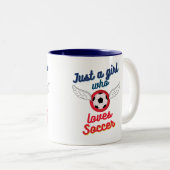サッカーが大好きな女の子 ツートーンマグカップ (正面右)