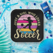 サッカーが大好きカラフルの女の子 ペーパープレート (パーティー)