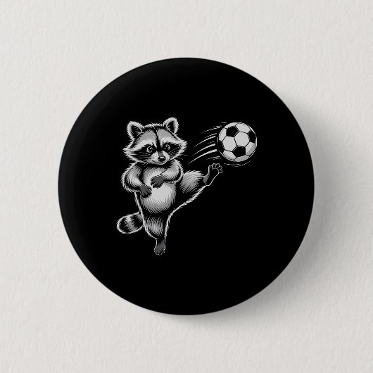 サッカーが楽しいアライグマ キックで勝利 ハゲおかまいなしC 缶バッジ (正面)
