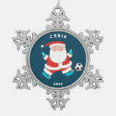 サッカーが集まる スノーフレークピューターオーナメント (正面)