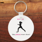 サッカーこの王女はクリートを着てる!ボタンキーチェーン キーホルダー (正面)