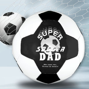 サッカーすごいパパサッカースポーティ父親 サッカーボール