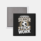 サッカーするように生まれて仕事に閉じ込められた面白いデザイン マグネット (正面/裏面)
