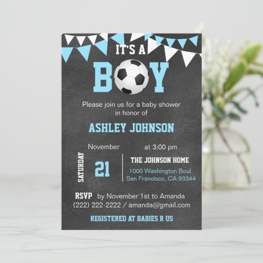 サッカーそれは男の子のベビーシャワーの黒板の警官です 招待状 (スタンド正面)