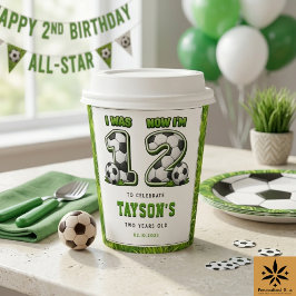 サッカーでスターな2歳の誕生日 おめでとう! 1歳から2歳へ 紙コップ
