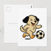 サッカーで遊ぶ子犬 ポストカード (正面/裏面)