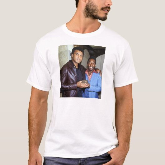 サッカーとボクシングの王様Tシャツ Tシャツ (正面)