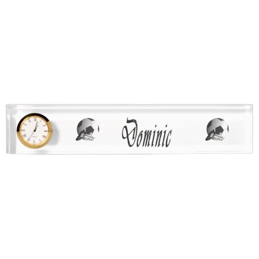 サッカーと靴のドミニクの名前のロゴ デスクネームプレート (正面)