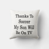 サッカーのおかげでTVに私の息子あります クッション (裏面)