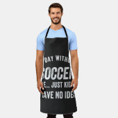 サッカーのない日は冗談に似ている エプロン (着用した状態)