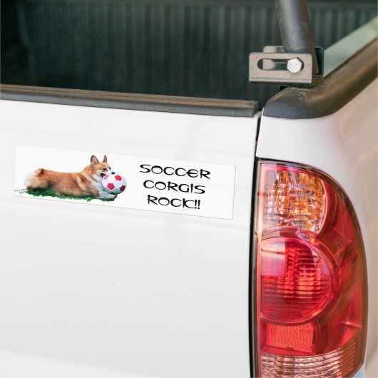 サッカーのコーギーの石!! バンパーステッカー (トラック上)