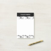 サッカーのコーチのフットボールは個人化なります ポストイット (デスク上)