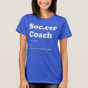 サッカーのコーチ定義おもしろいなギフトのスポーツのアスリート Tシャツ