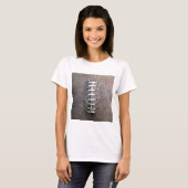 サッカーのステッチ（縦） Tシャツ (正面フル)