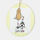 サッカーのナットのTシャツおよびギフト セラミックオーナメント (左)