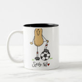 サッカーのナットのTシャツおよびギフト ツートーンマグカップ (左)