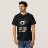 「サッカーのパッションTシャツ – ゲームをオン、毎日」 Tシャツ (正面フル)