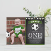 サッカーのブラックボード 誕生日パーティーの写真 招待状 (スタンド正面)