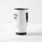 サッカーのママの白黒のパーソナライズされた写真 トラベルマグ (中央)