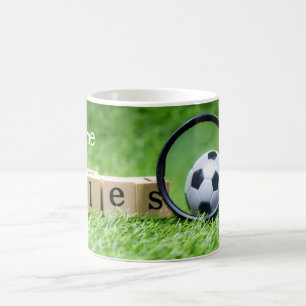サッカーのルールとボールの緑のギフトコーチのためのギフト コーヒーマグカップ