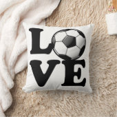 サッカーの光沢のあるサッカーボールのための愛 クッション (ブランケット)