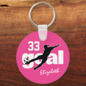 サッカーの女の子のホットピンクまたは任意の色パーソナライズされた キーホルダー (正面)