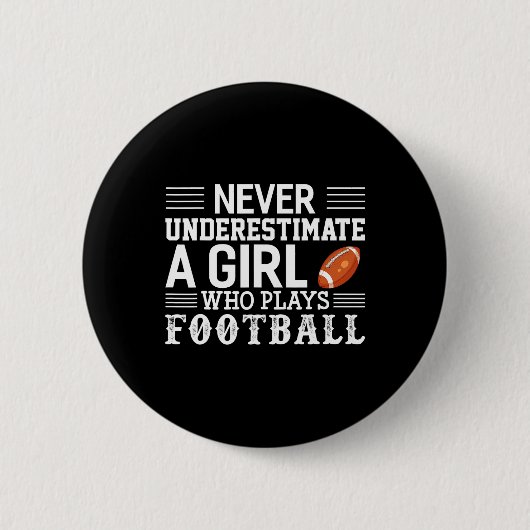 サッカーの女の子は決して人を過小評価しな遊い 缶バッジ (正面)