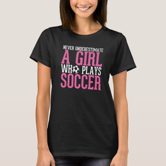 サッカーの女の子を決して遊軽く見ない Tシャツ (正面)