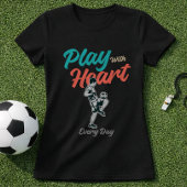 サッカーの引用:毎日心を込めてプレーするスクリプト Tシャツ