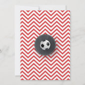 サッカーの招待のパーティーの誕生日のスポーツの赤のフットボール 招待状 (裏面)