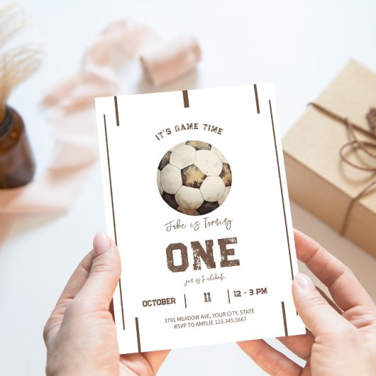 サッカーの楽しいテーマの誕生日招待状 招待状