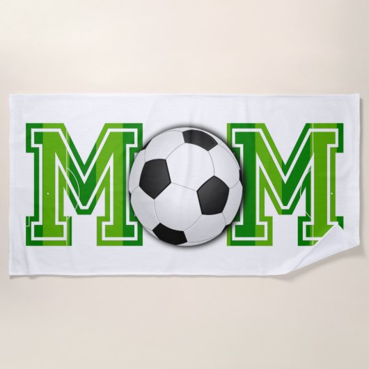 サッカーの母ボールとフィールドサッカーピッチ ビーチタオル (正面)