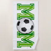 サッカーの母ボールとフィールドサッカーピッチ ビーチタオル (正面)