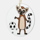 サッカーの漫画を遊んでいるおもしろいなLemur セラミックオーナメント (左)