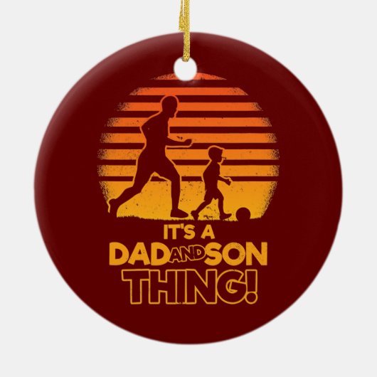 サッカーの父と息子のマッチングパパと息子だ セラミックオーナメント (裏面)